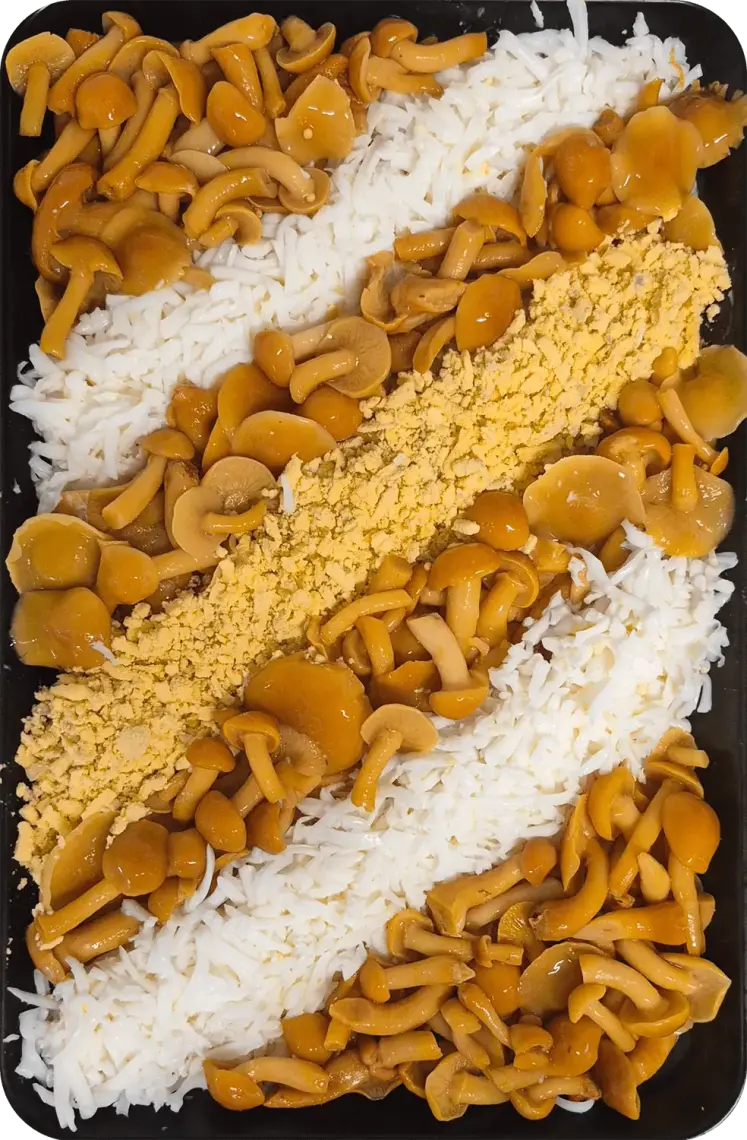 Фото 1 - Салат з копченим м`ясом курки і опеньками